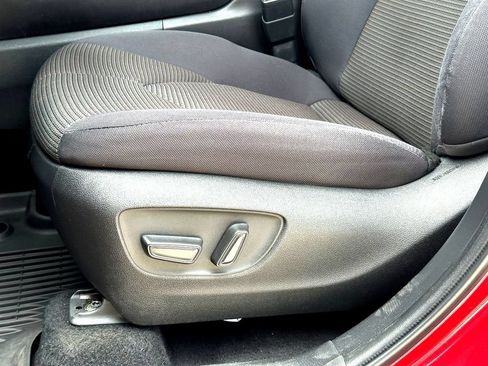 Used 2022 Toyota Highlander LE AWD/4WD image 10