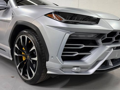 Used 2022 Lamborghini Urus AWD/4WD image 3