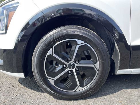 Used 2023 Kia Niro FWD image 18