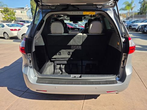Used 2017 Toyota Sienna Limited Premium image 19