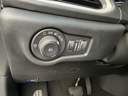 New 2026 Chrysler Pacifica Select image 37