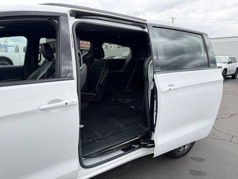 Used 2026 Chrysler Pacifica Limited w/ S Appearance Package FWD image 27