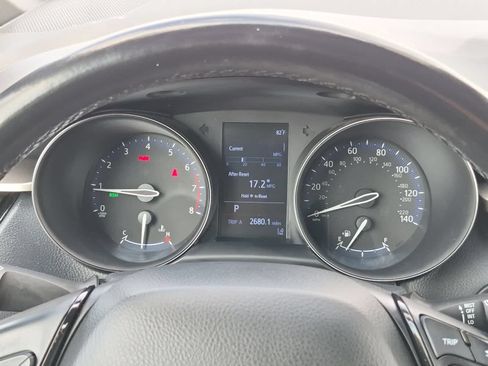 Used 2019 Toyota C-HR XLE FWD image 32