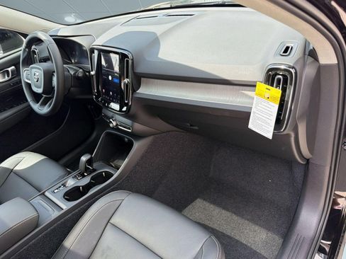 New 2026 Volvo XC40 B5 Core w/ Climate Package AWD/4WD image 31