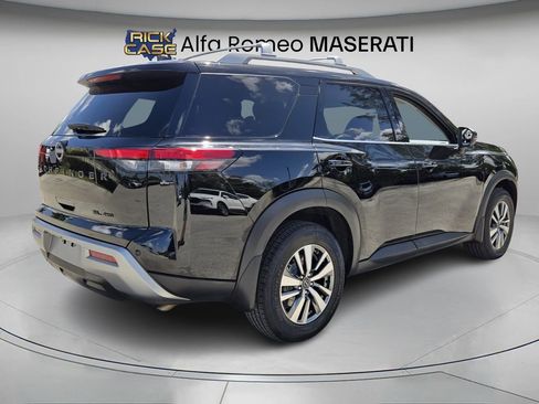 Used 2023 Nissan Pathfinder SL w/ Black Appearance Package AWD/4WD image 6