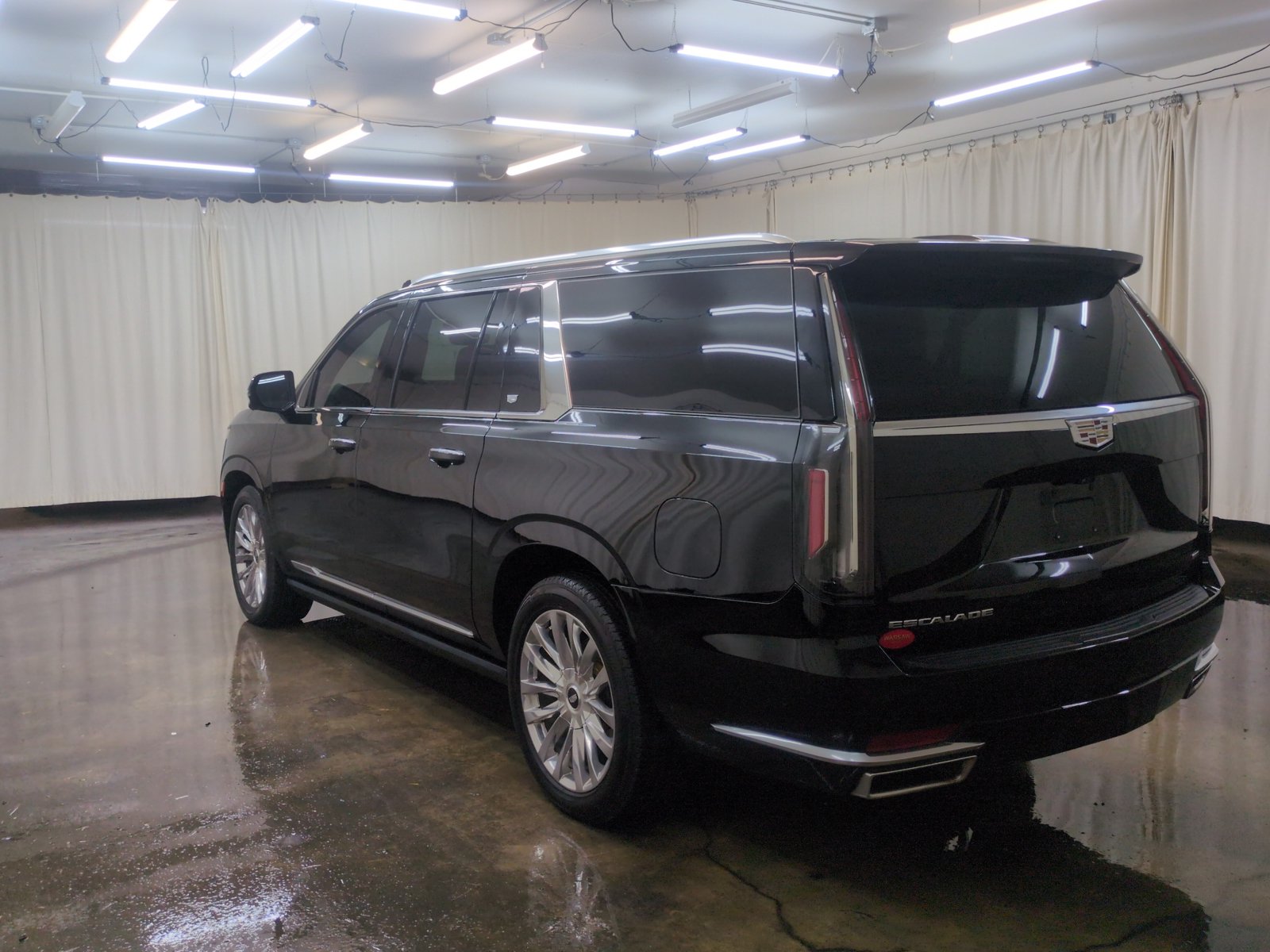 Used 2024 Cadillac Escalade ESV Premium Luxury w/ Performance Package AWD/4WD image 8