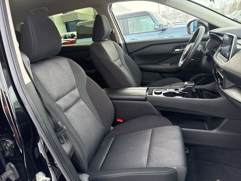 Used 2024 Nissan Rogue SV image 35