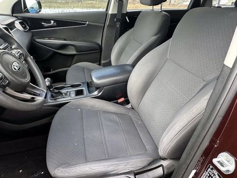 Used 2017 Kia Sorento LX image 18