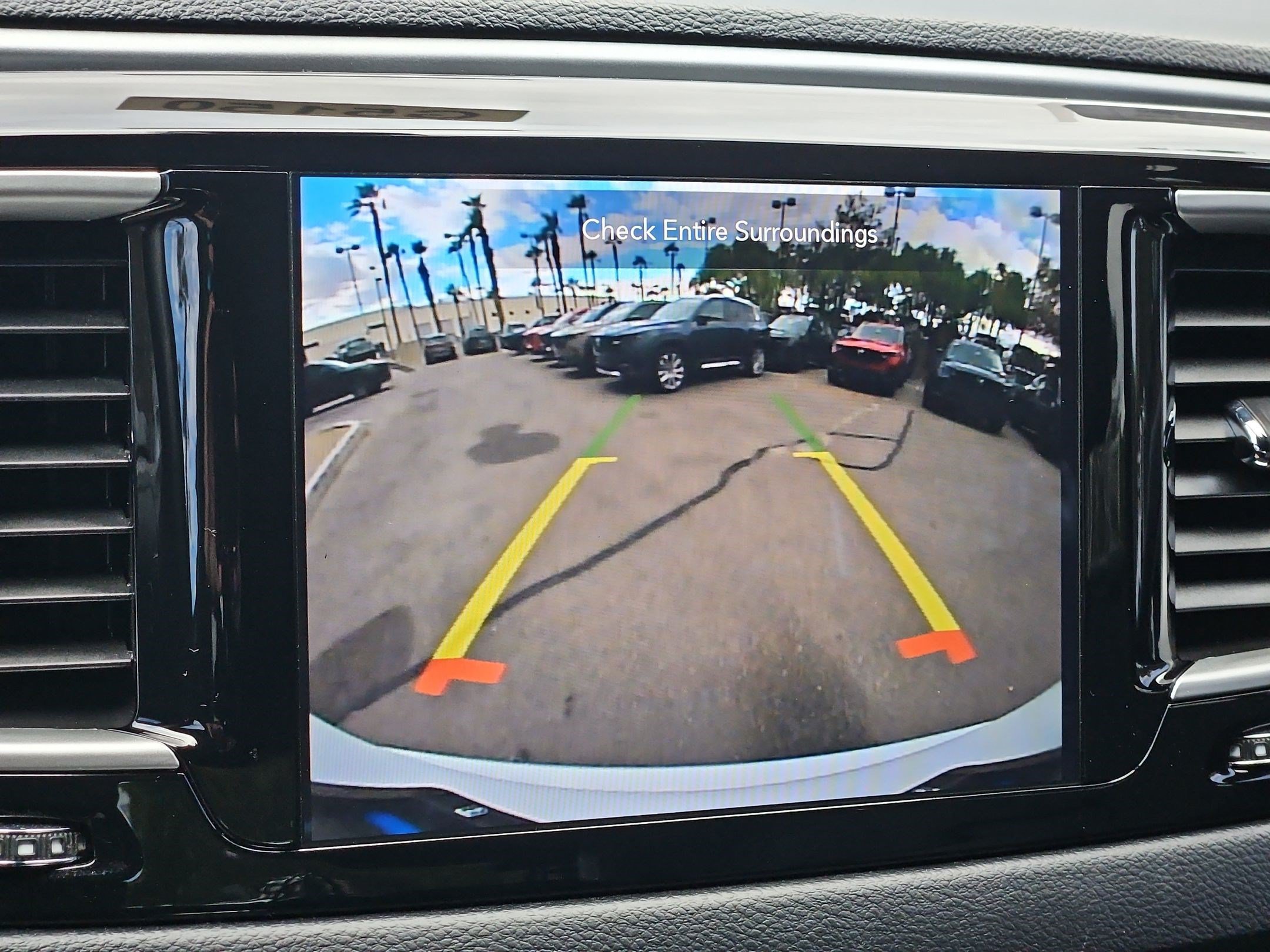Used 2020 Chrysler Pacifica Touring-L FWD image 19