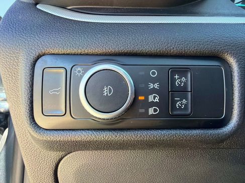 Used 2024 Ford Explorer XLT w/ Equipment Group 202A AWD/4WD image 32