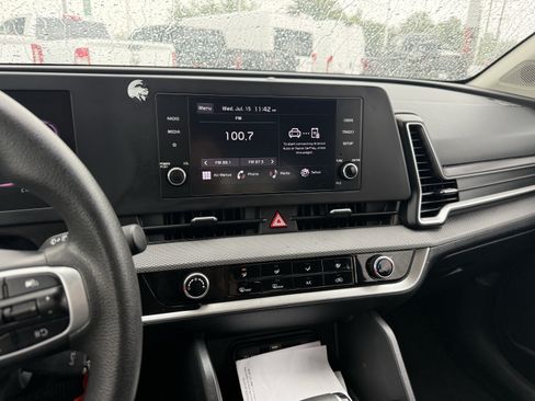 Used 2024 Kia Sportage LX FWD image 19