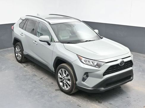 Used 2021 Toyota RAV4 XLE Premium image 13