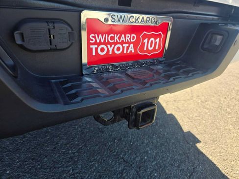 Used 2022 Toyota Tacoma TRD Off-Road w/ Technology Package AWD/4WD image 13