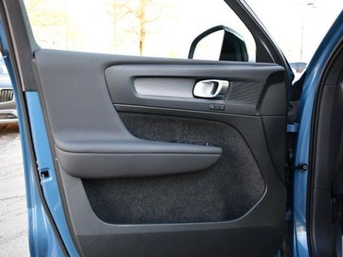 Certified 2025 Volvo XC40 B5 Plus image 11