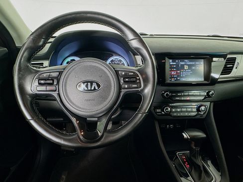 Used 2018 Kia Niro EX FWD image 10