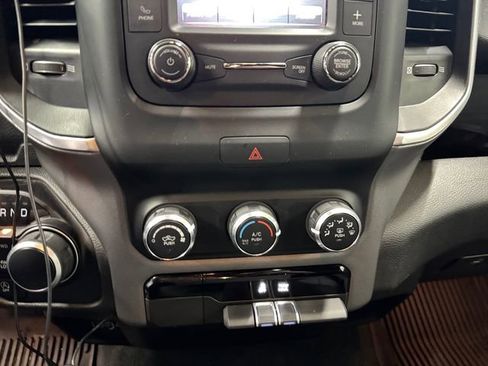 Used 2022 RAM 1500 Big Horn AWD/4WD image 3