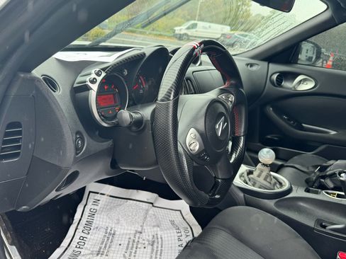 Used 2017 Nissan 370Z Coupe image 11