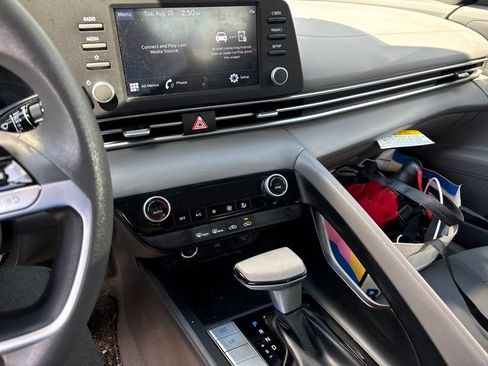Used 2023 Hyundai Elantra SEL FWD image 2