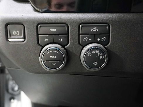 Certified 2025 Chevrolet Silverado 1500 LT image 25