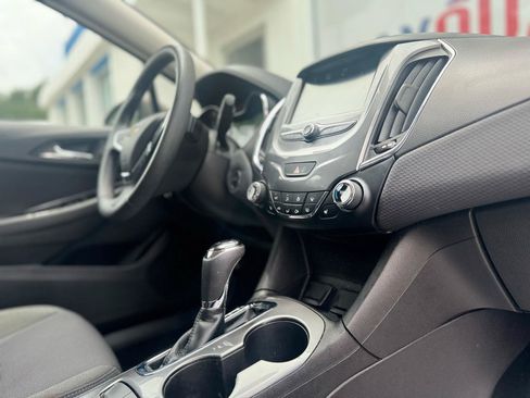 Used 2018 Chevrolet Cruze LT w/ Convenience Package FWD image 47