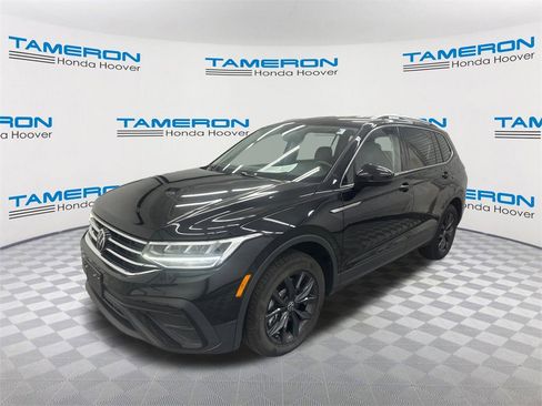 Used 2024 Volkswagen Tiguan SE image 1