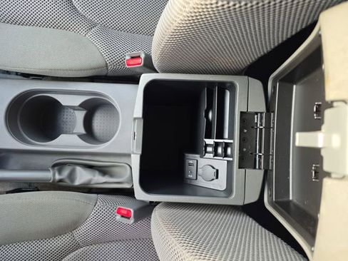 Used 2015 Nissan Frontier SV image 24