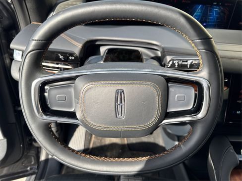 Used 2025 Lincoln Navigator Black Label image 22