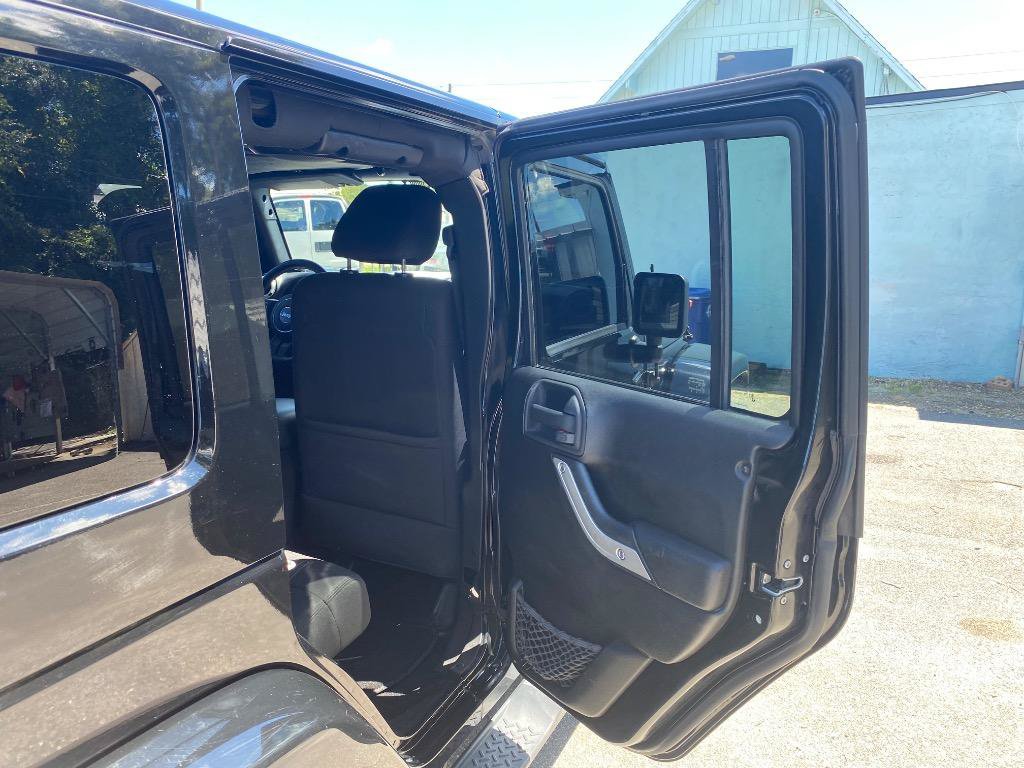 Used 2012 Jeep Wrangler Unlimited Sahara w/ Connectivity Group AWD/4WD image 19