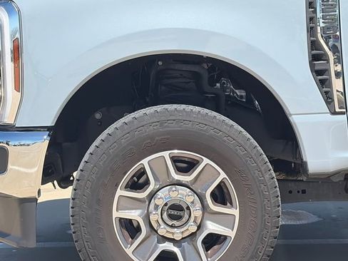 Used 2024 Ford F250 Lariat w/ FX4 Off-Road Package image 5