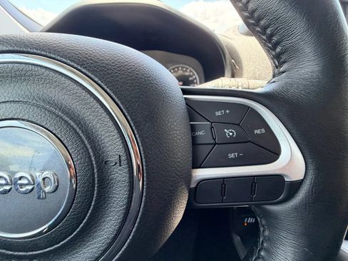 Used 2018 Jeep Renegade Latitude w/ Cold Weather Group AWD/4WD image 15