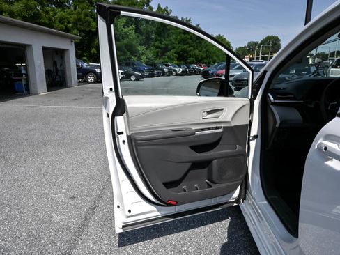 Used 2021 Toyota Sienna LE image 16