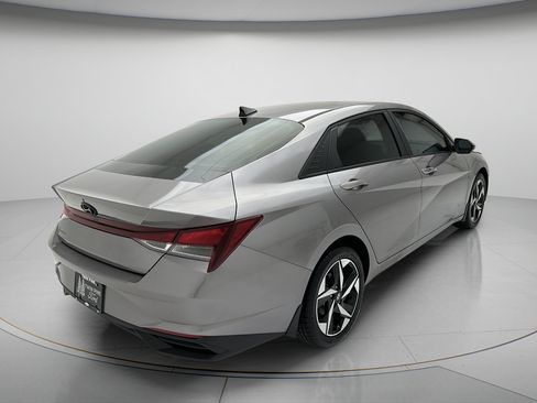 Used 2023 Hyundai Elantra SEL w/ Convenience Package FWD image 5
