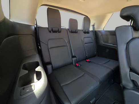 Used 2025 Nissan Pathfinder SL image 9