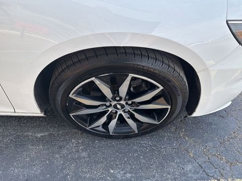 Used 2017 Chevrolet Malibu LT image 13