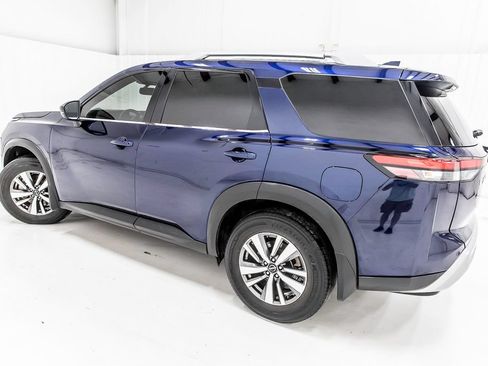 Used 2022 Nissan Pathfinder SL w/ Lighting Package (N92) FWD image 4
