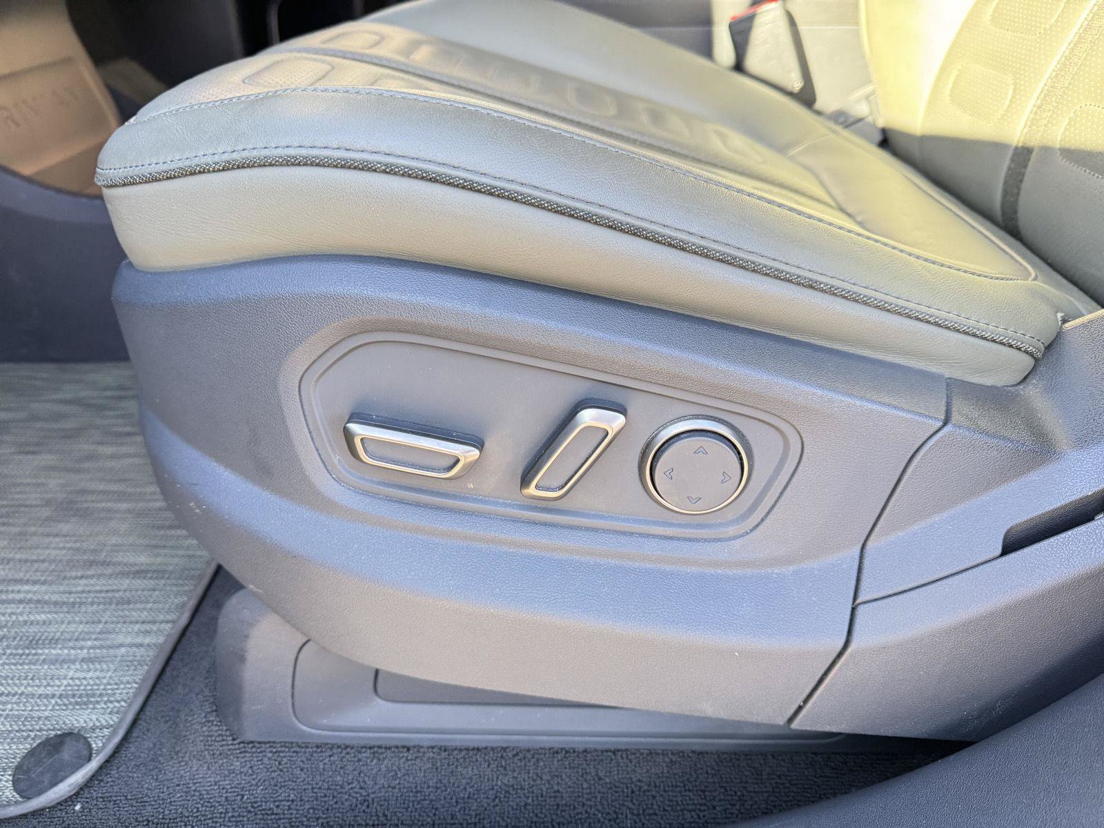 Used 2023 Rivian R1S Launch Edition Quad AWD/4WD image 10
