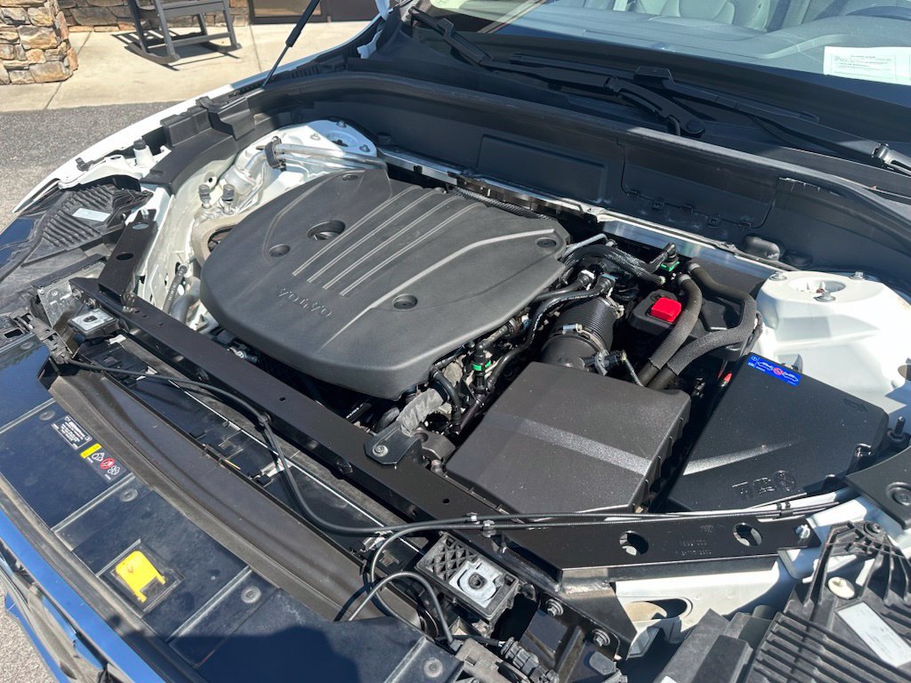 Used 2023 Volvo XC60 B5 Plus AWD/4WD image 44
