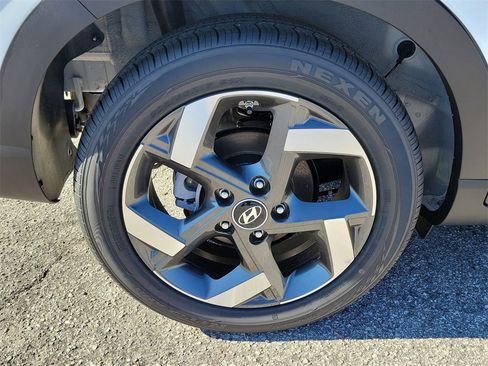 New 2025 Hyundai Venue SEL image 5