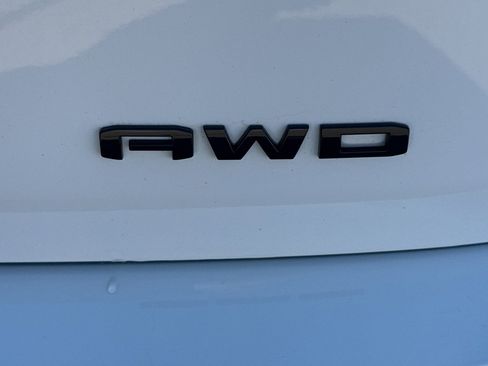 Certified 2022 GMC Terrain SLT w/ Tech Package AWD/4WD image 10