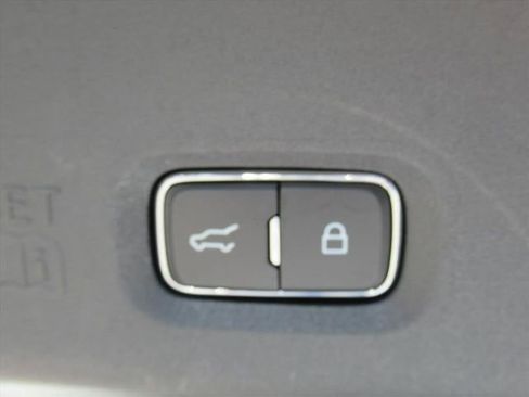 Used 2025 Ford Expedition Platinum AWD/4WD image 32