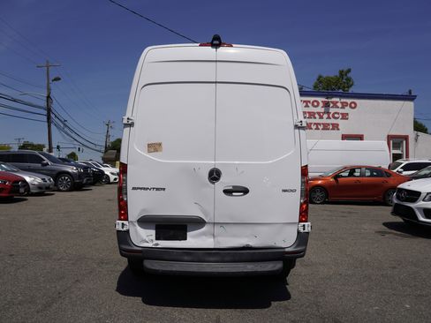 Used 2023 Mercedes-Benz Sprinter 1500 image 5