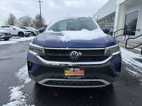 Used 2024 Volkswagen Taos SE w/ Panoramic Sunroof Package image 7