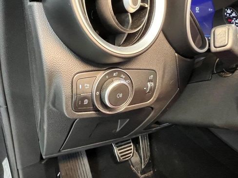 Used 2022 Alfa Romeo Stelvio Veloce image 38