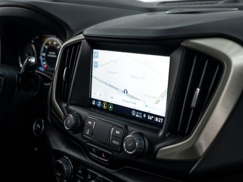 Used 2024 GMC Terrain Denali w/ Black Diamond Edition AWD/4WD image 9