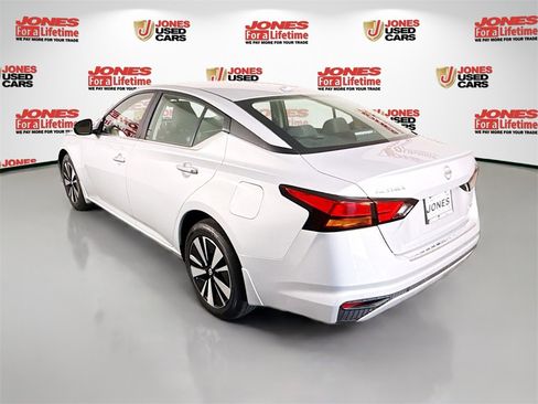 Certified 2021 Nissan Altima 2.5 SV image 2