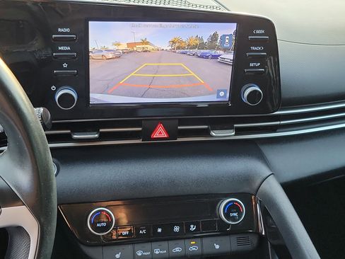 Certified 2022 Hyundai Elantra SEL w/ Convenience + Premium Package image 12