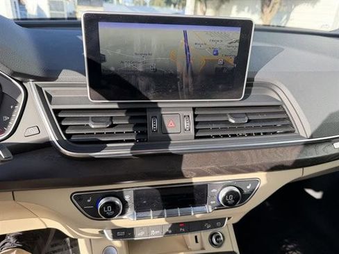 Used 2020 Audi Q5 e Prestige w/ Prestige Package image 23
