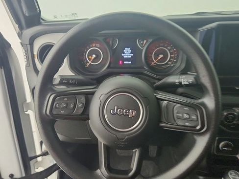 Used 2025 Jeep Gladiator Sport AWD/4WD image 39