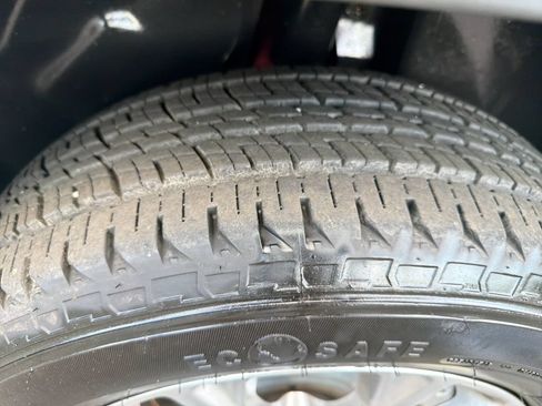 Used 2019 Jeep Cherokee Latitude Plus w/ Comfort/Convenience Group AWD/4WD image 14