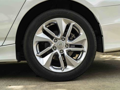 Used 2018 Honda Accord LX image 15